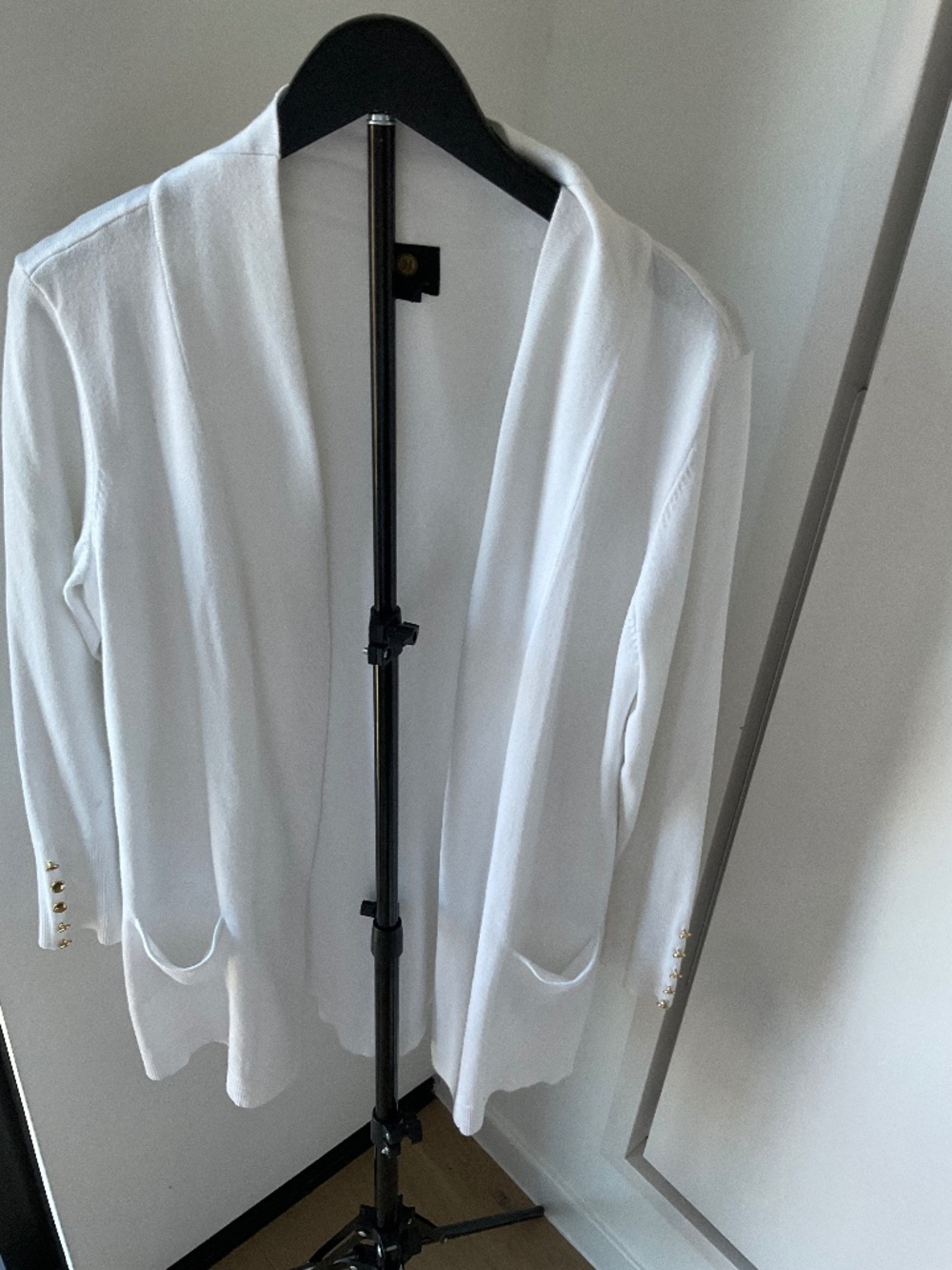 JM Collection White Cardigan Size Medium